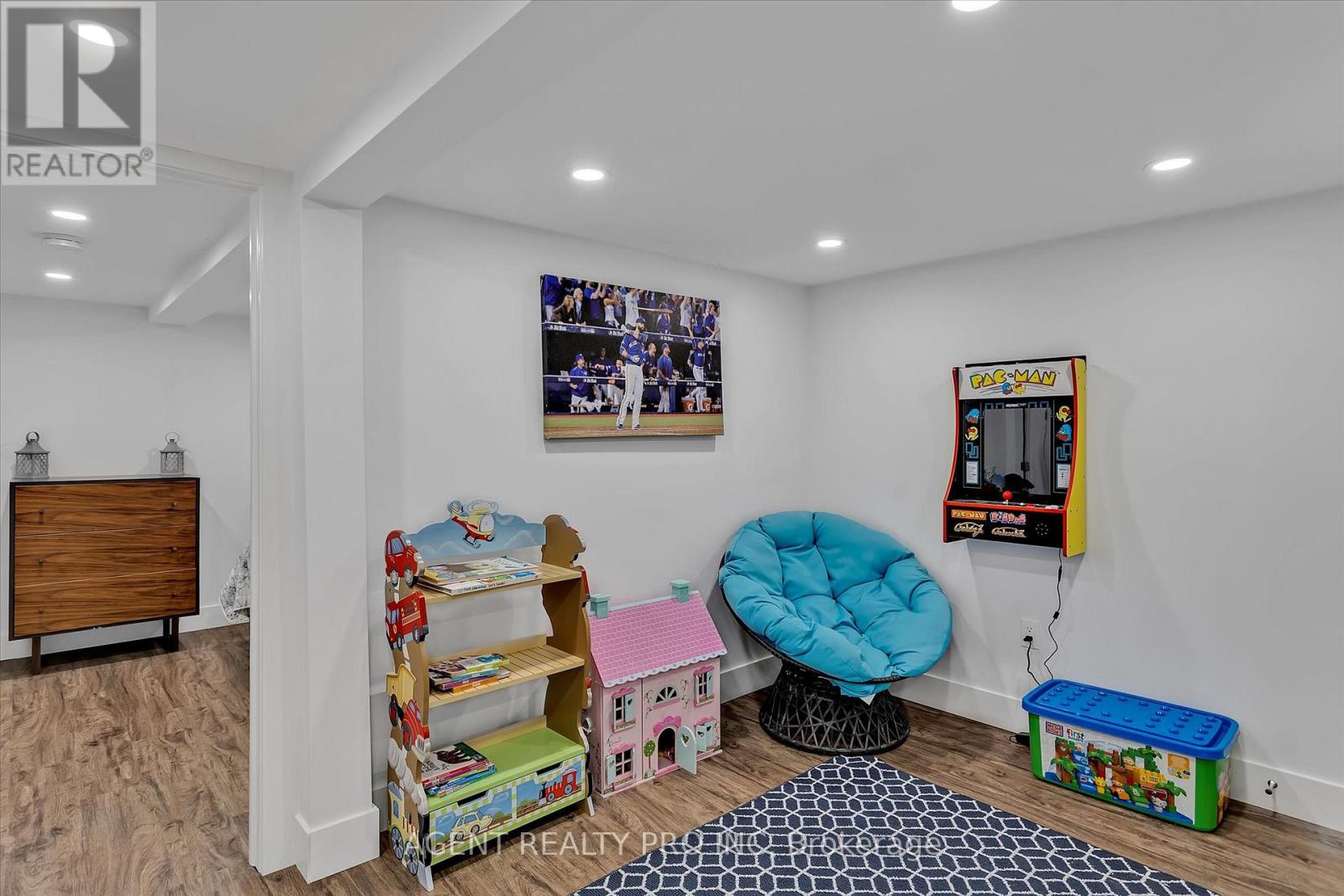 21 ORIOLE ROAD - 27