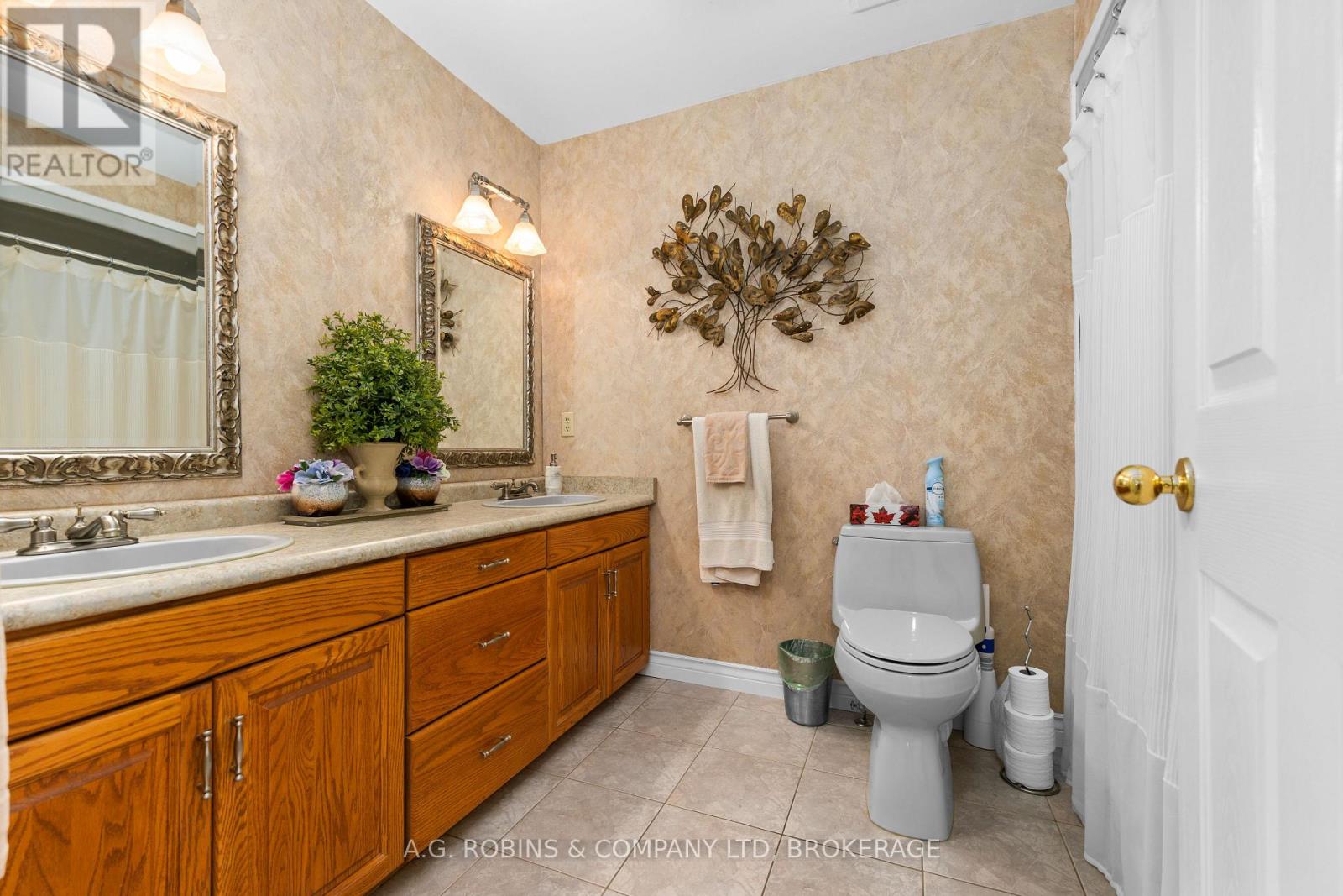 10321 LAKSHORE ROAD W - Image 31