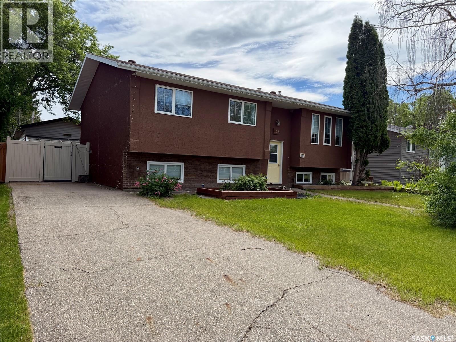 135 memorial DRIVE - 1