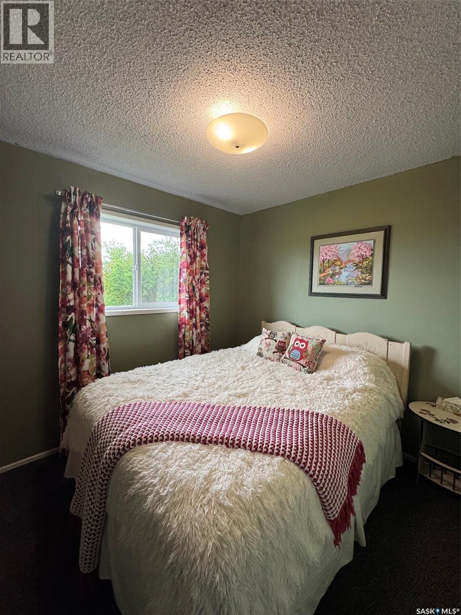 207 Railway AVENUE — photo 12