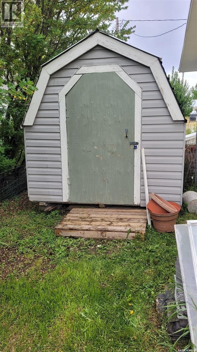 207 Railway AVENUE — photo 32