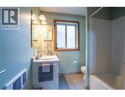 7068 Gun Lake West Road, Gold Bridge, BC V0K1P0 Photo 18
