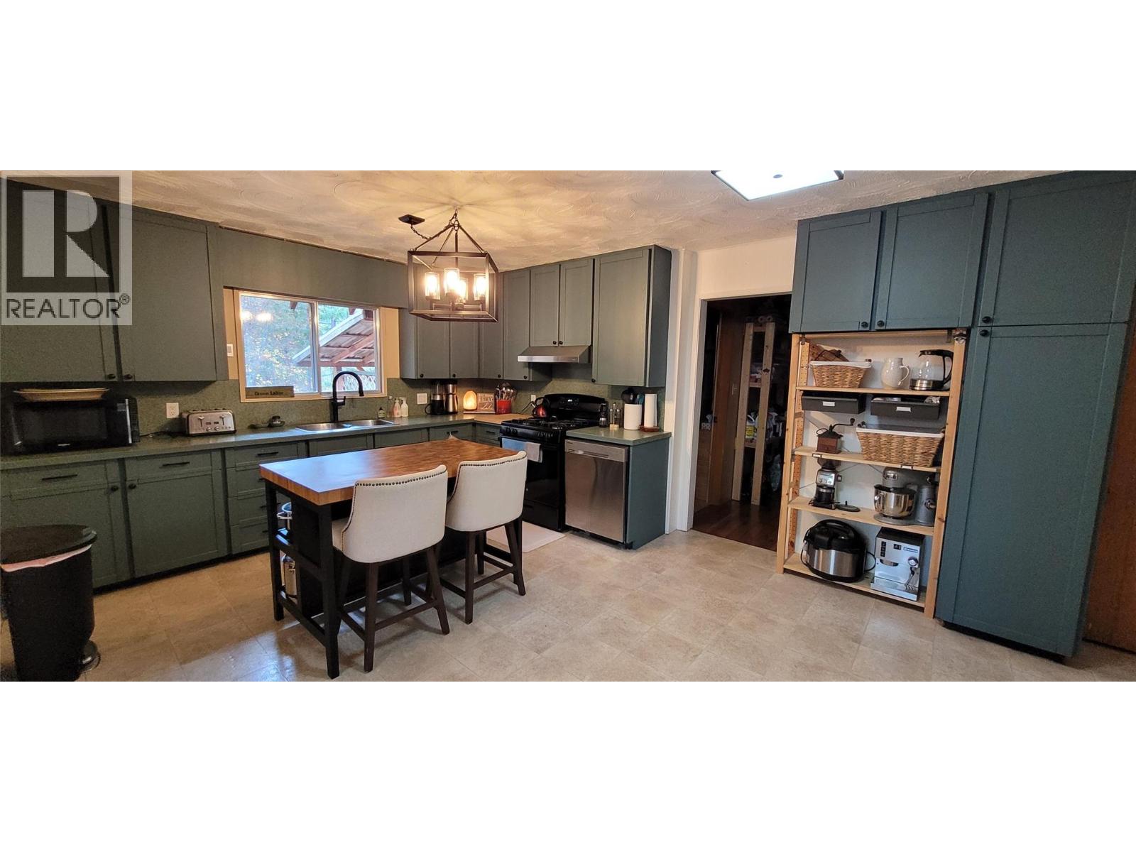  2126 Creighton Valley Road, Lumby