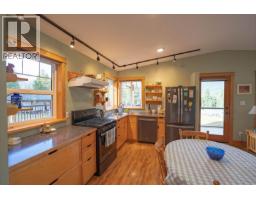 784 Lewis Road, Harrop, BC V1L6P7 Photo 13