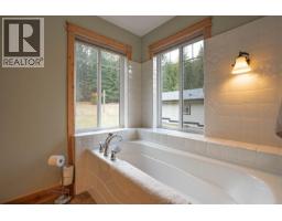 784 Lewis Road, Harrop, BC V1L6P7 Photo 21