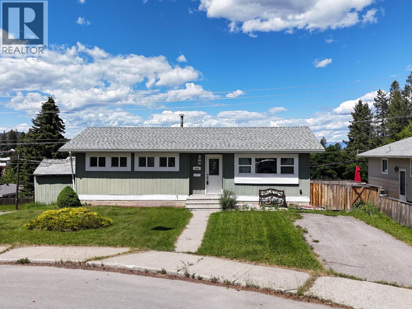1005 16 Avenue S - 2
