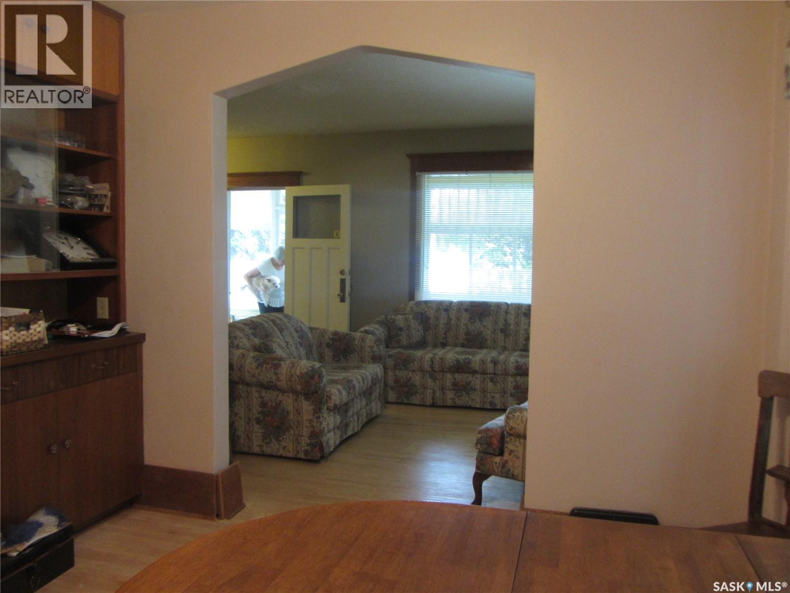 914 Victoria AVENUE - photo 3
