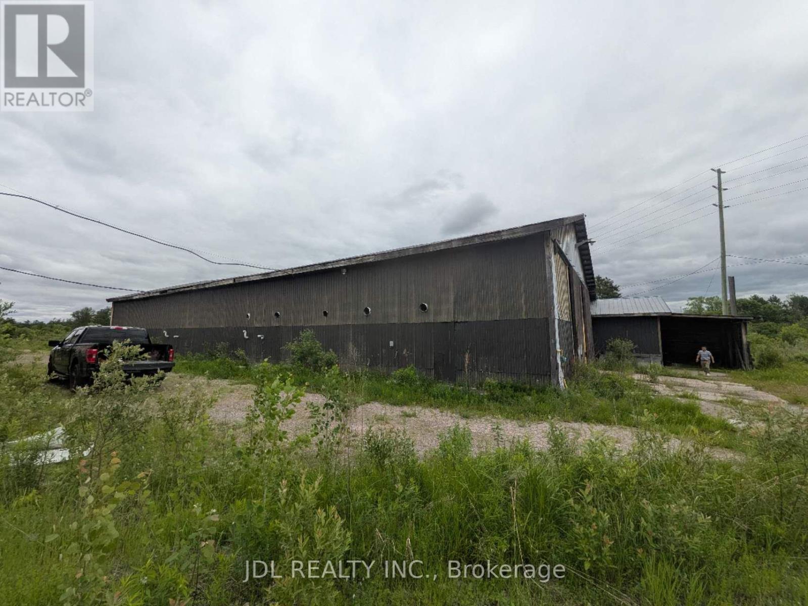 Studio for Rent in Ottawa – 299 BOUNDARY ROAD E, Ottawa – By Peter Sagos - Image 3