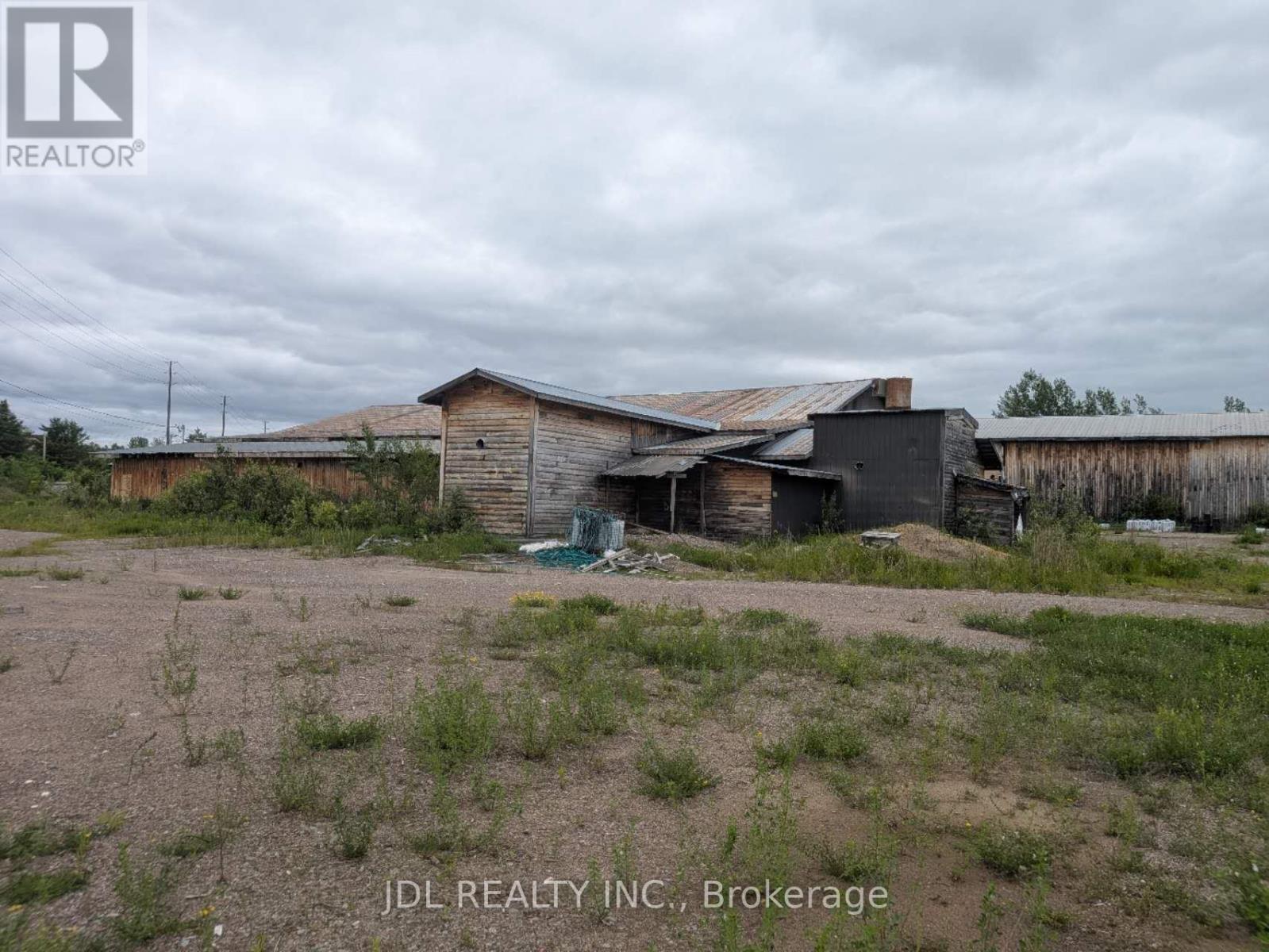 Studio for Rent in Ottawa – 299 BOUNDARY ROAD E, Ottawa – By Peter Sagos - Image 4
