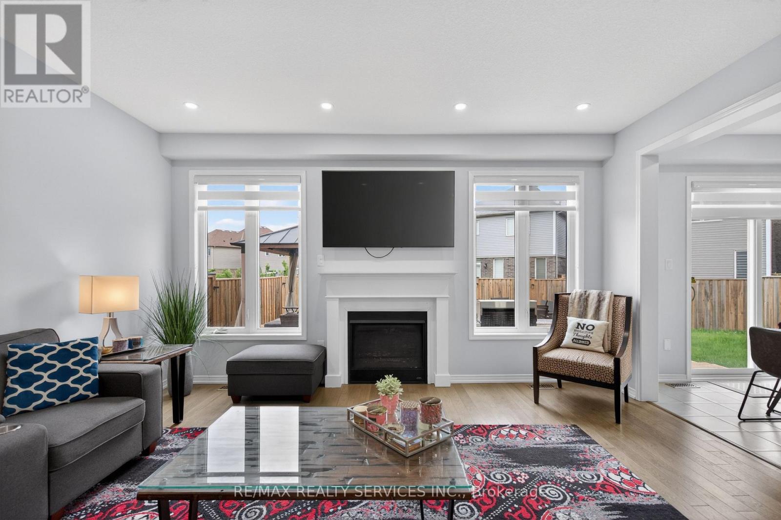 154 MUNRO CIRCLE - 10