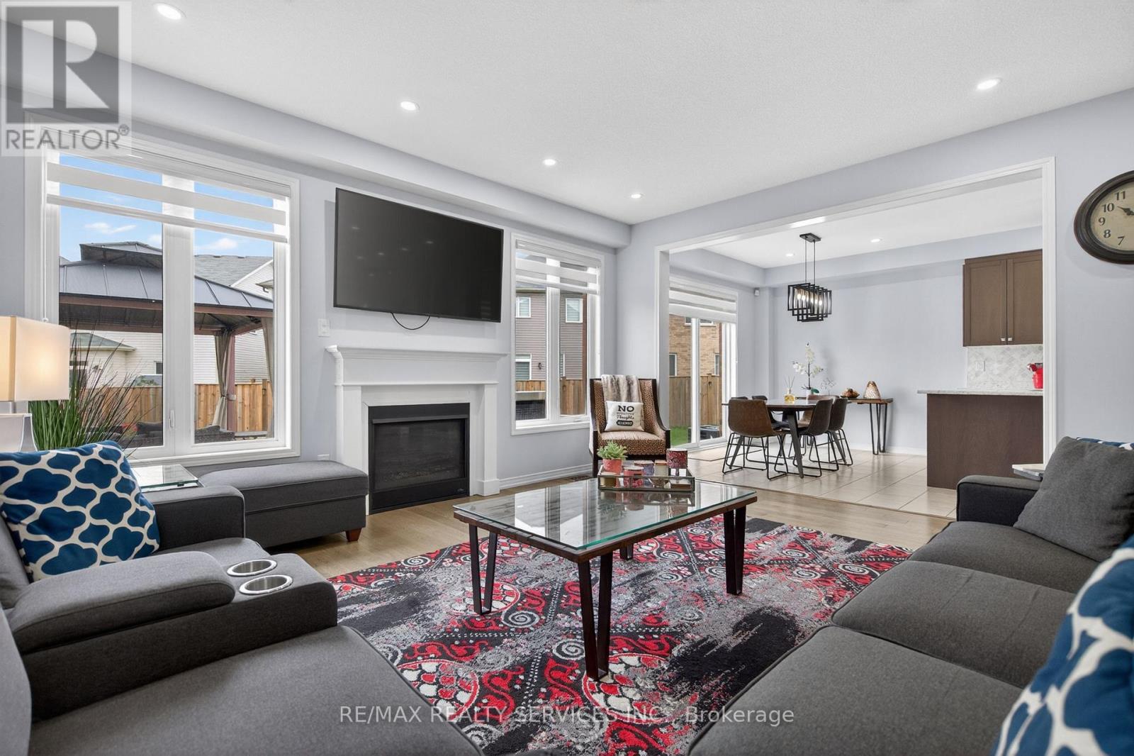 154 MUNRO CIRCLE - 11