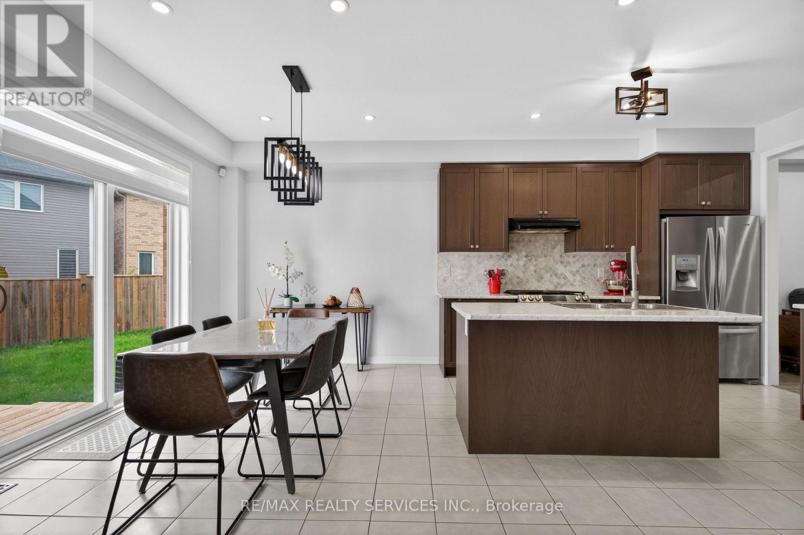 154 MUNRO CIRCLE - 13