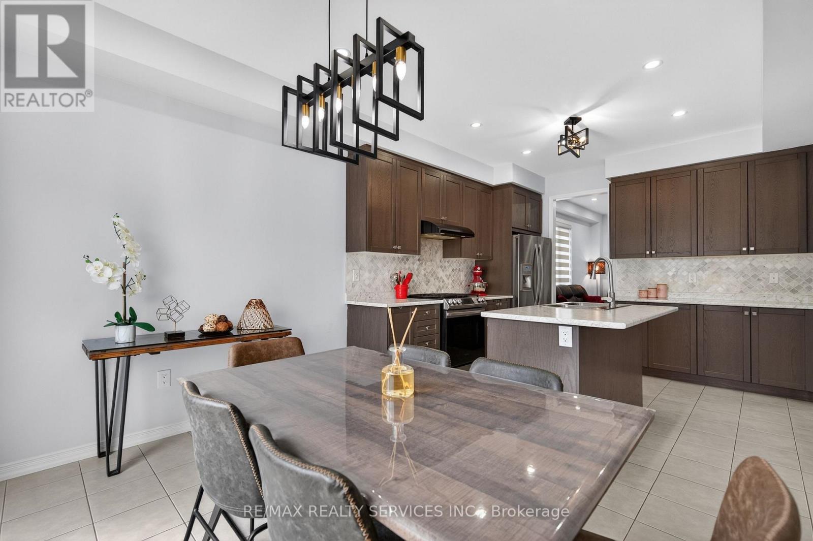 154 MUNRO CIRCLE - 14