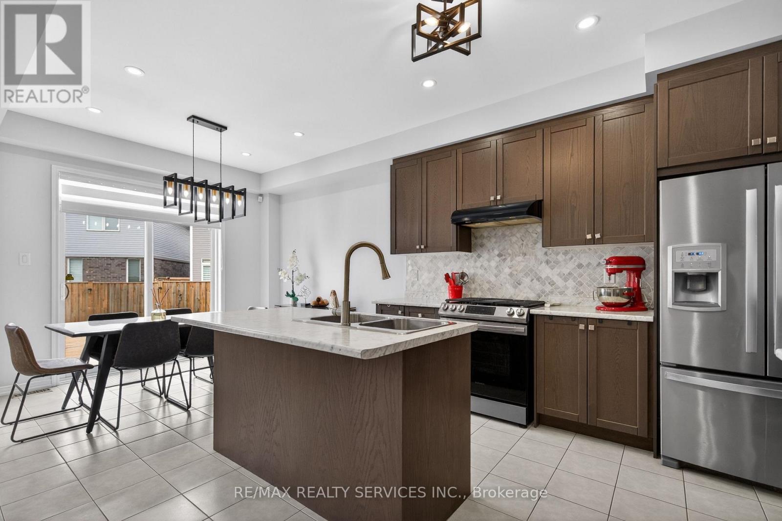 154 MUNRO CIRCLE - 15