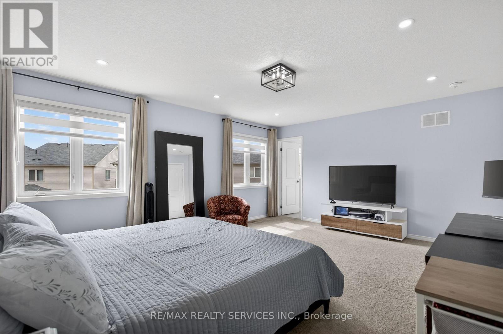 154 MUNRO CIRCLE - 31