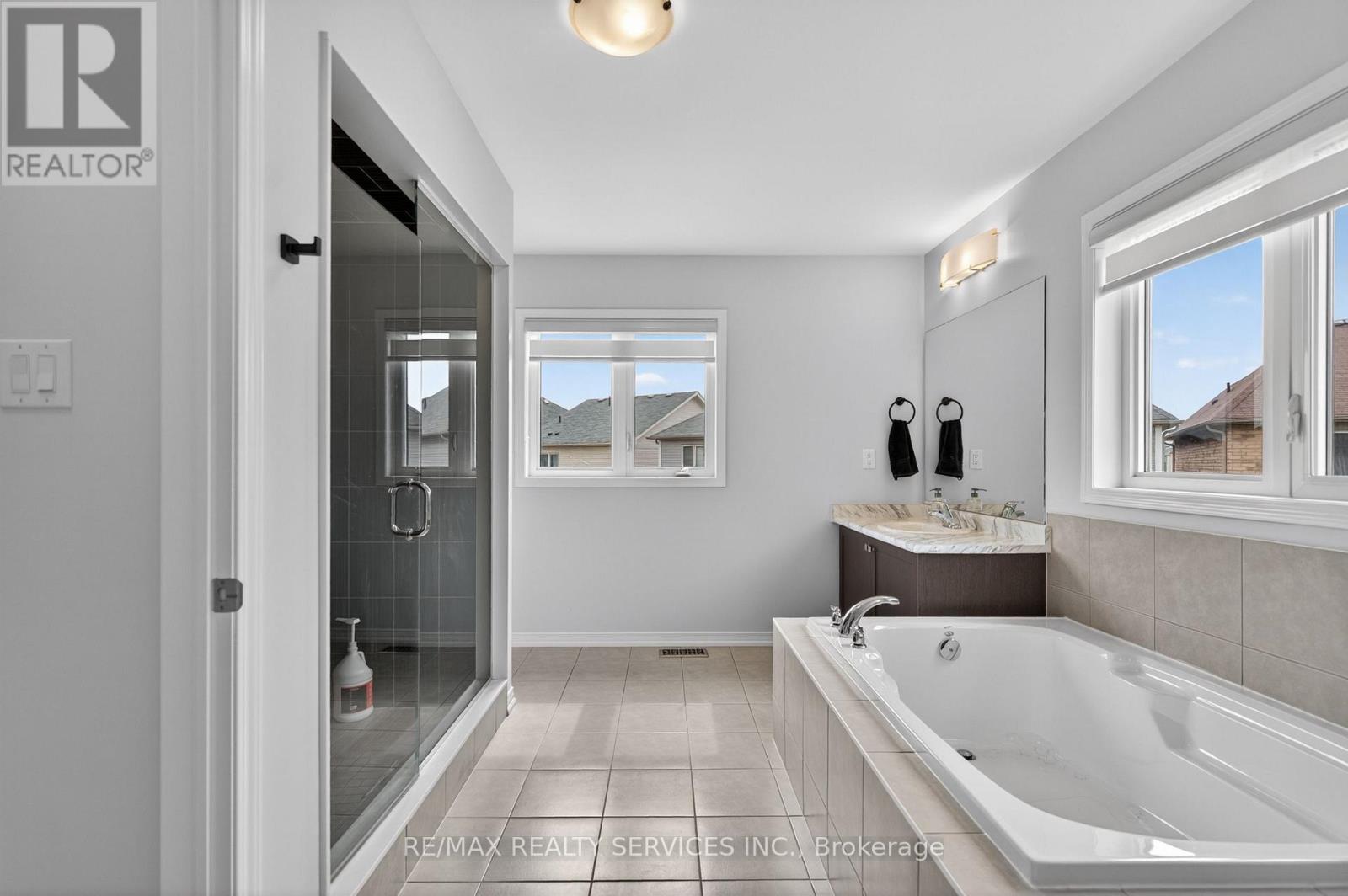 154 MUNRO CIRCLE - 35
