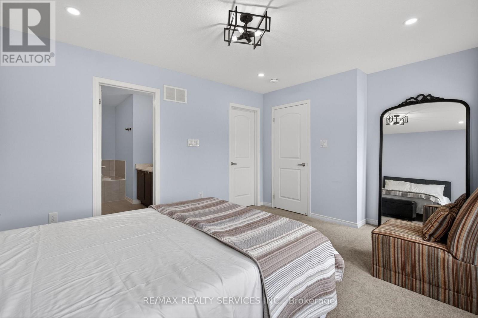 154 MUNRO CIRCLE - 37