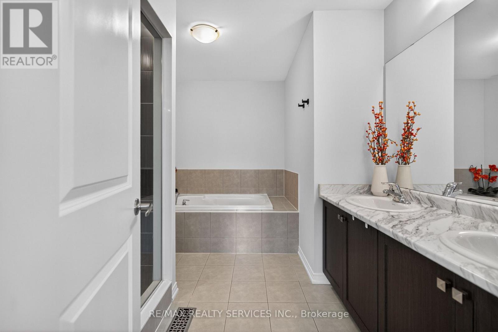 154 MUNRO CIRCLE - 38