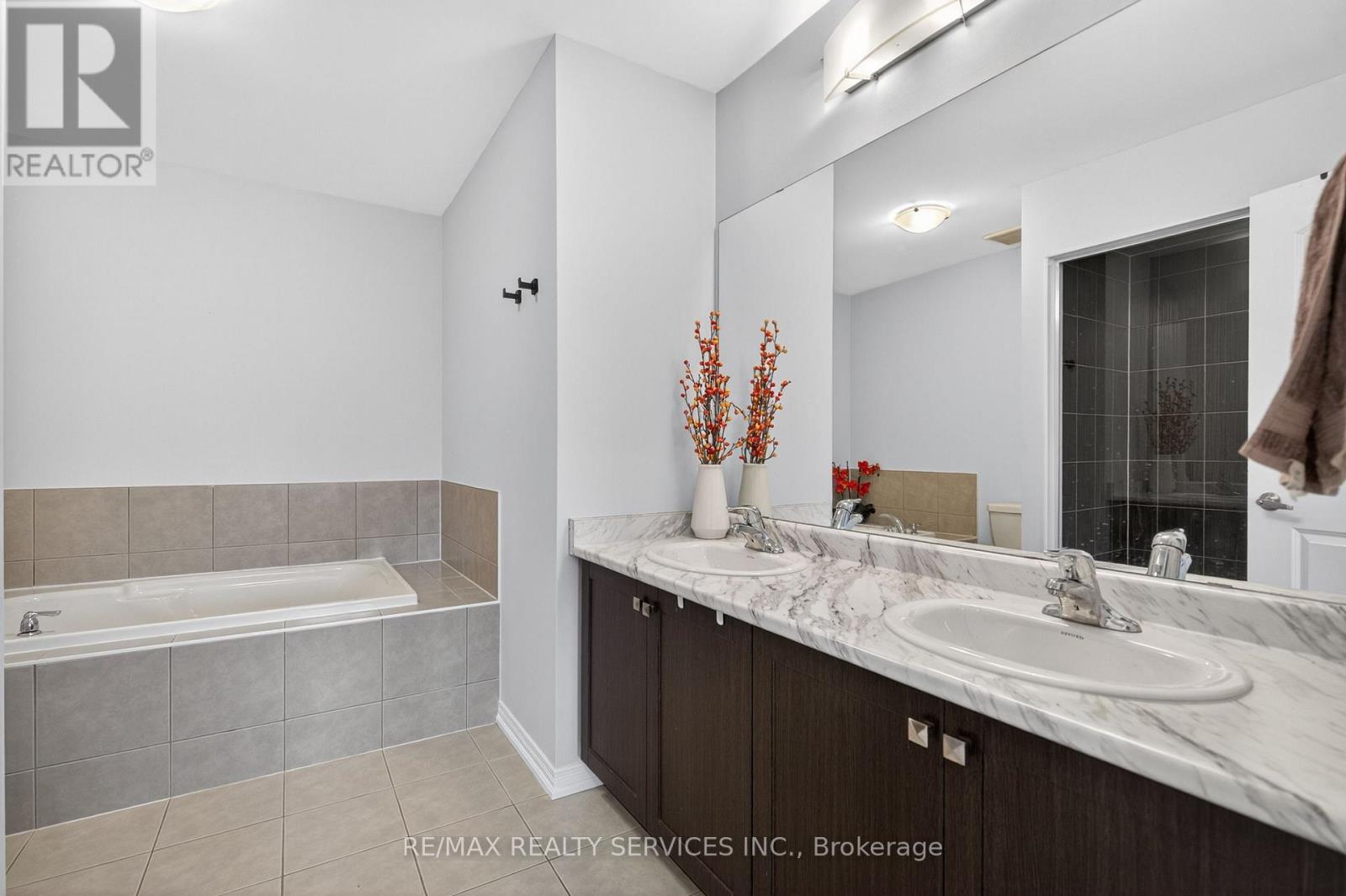 154 MUNRO CIRCLE - 39