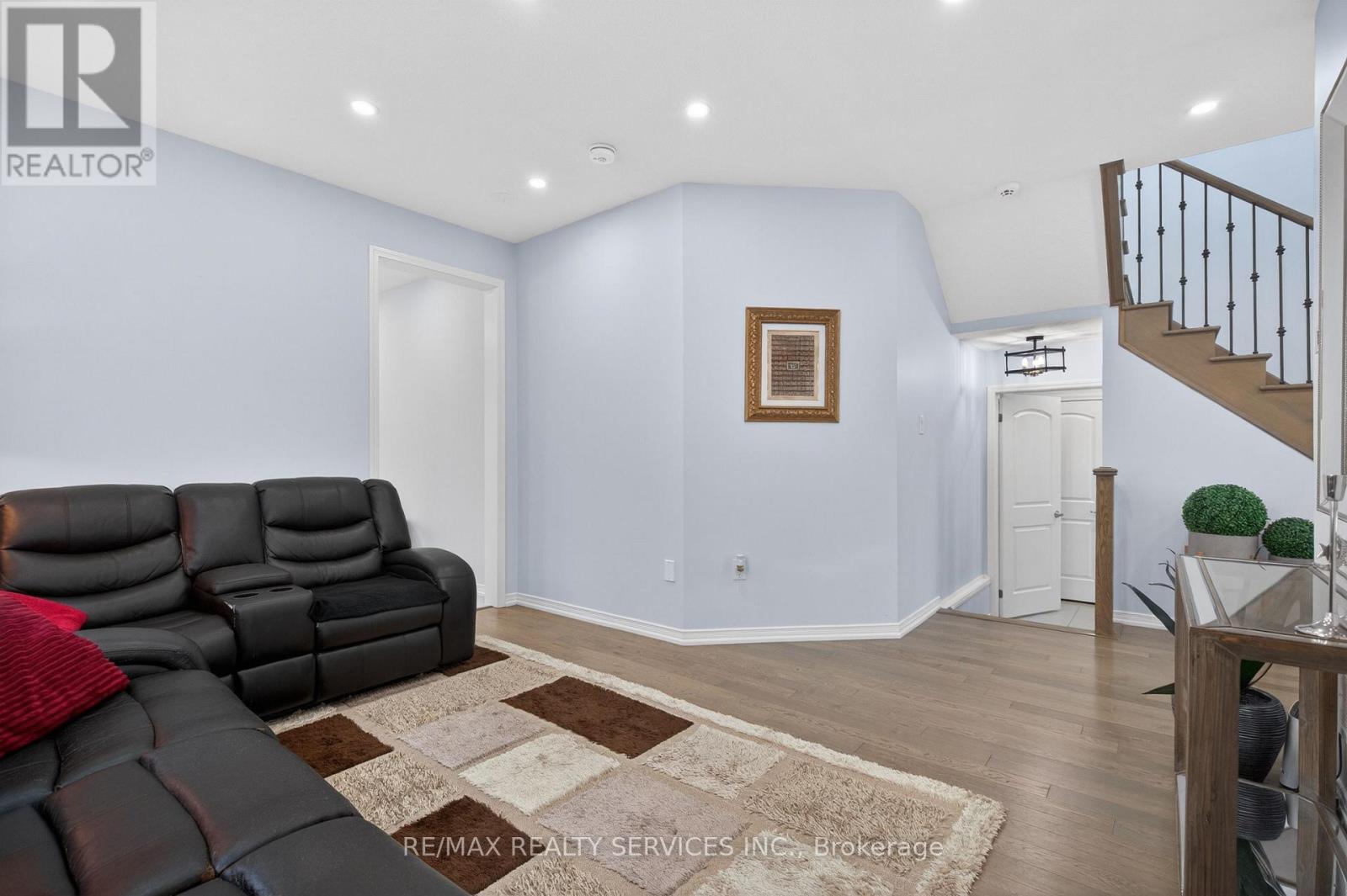 154 MUNRO CIRCLE - 8