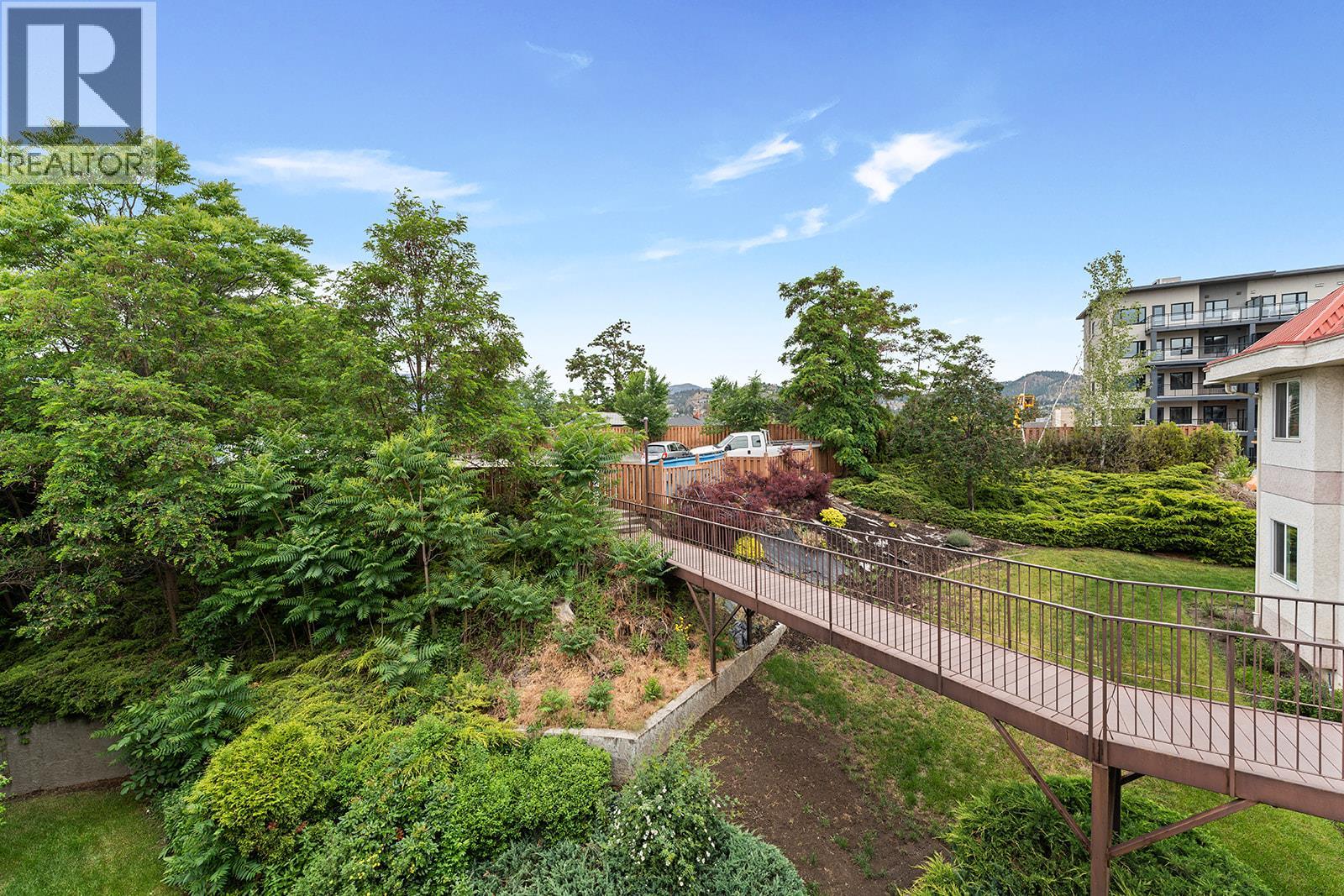 #304 1534 LAWRENCE Avenue - 16