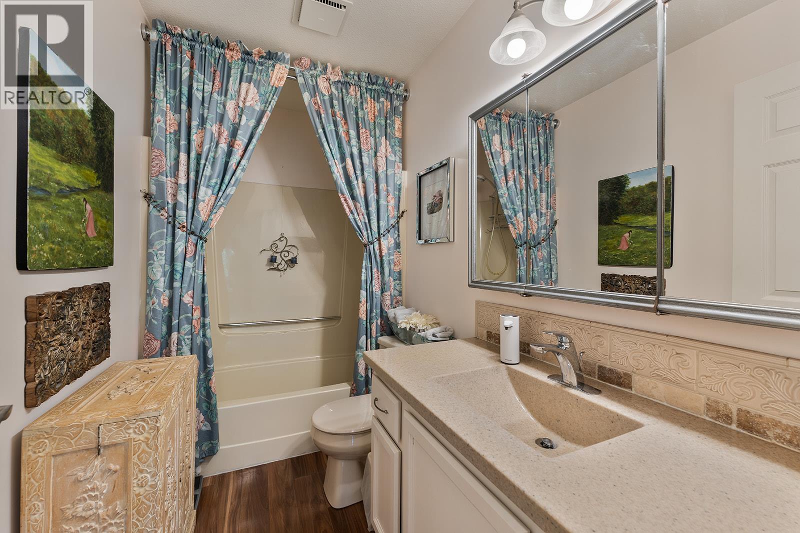 #304 1534 LAWRENCE Avenue - 6
