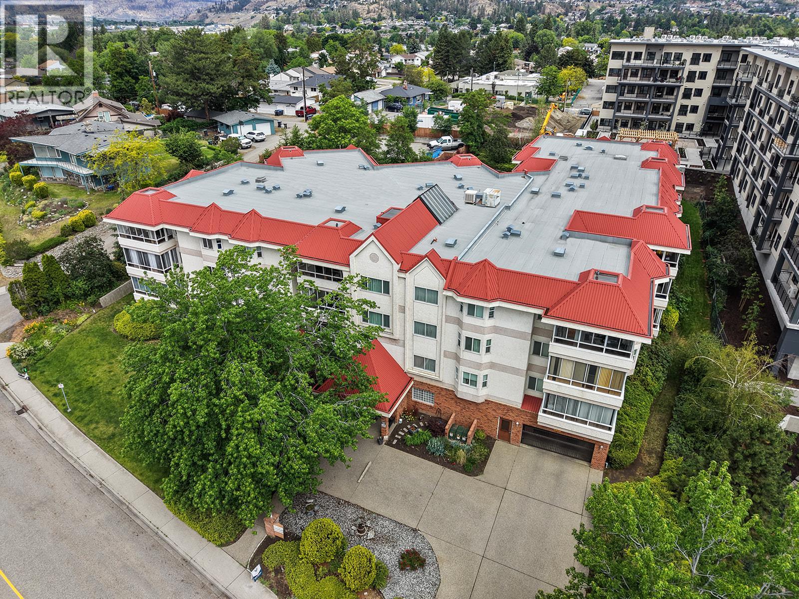 #304 1534 LAWRENCE Avenue - 33