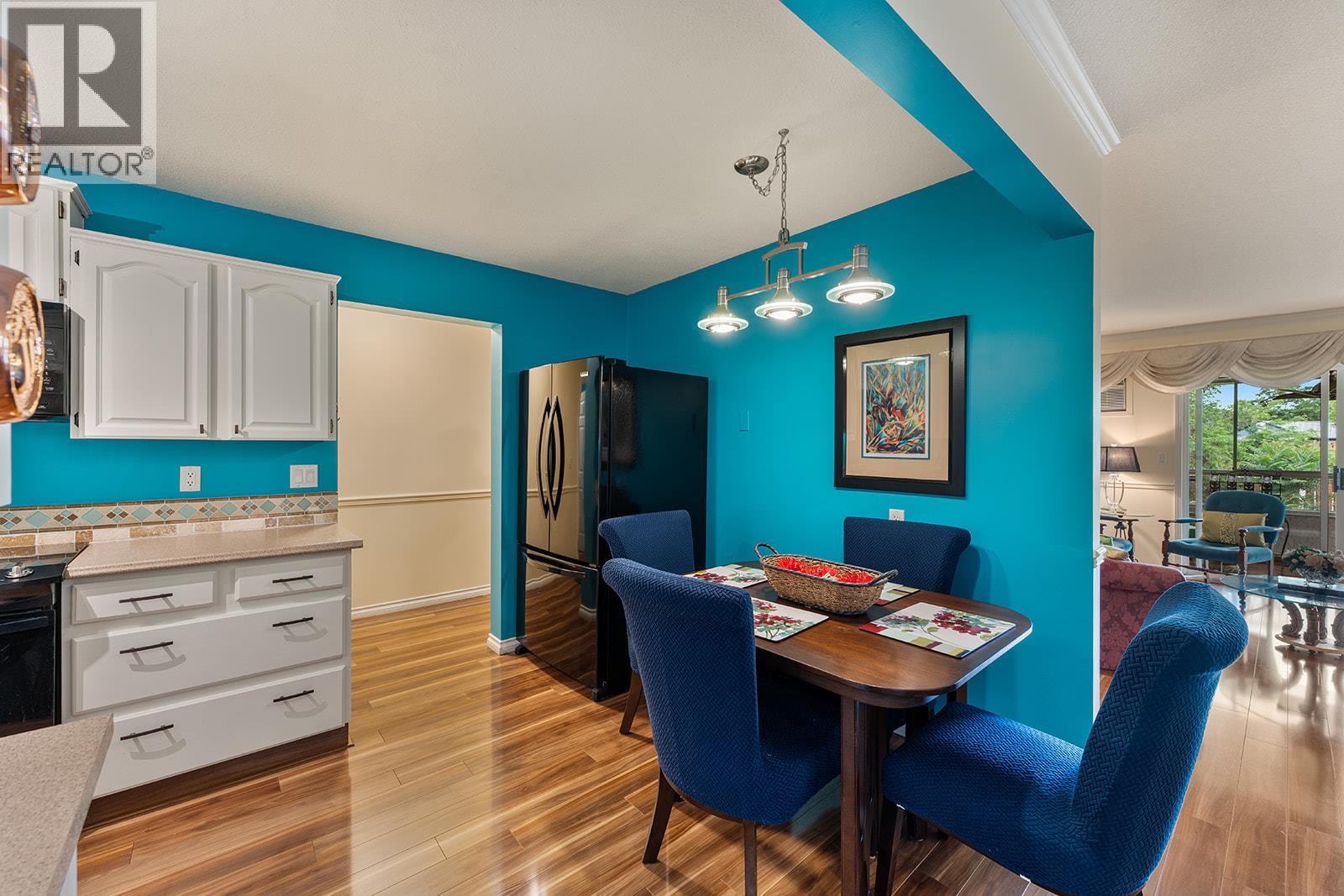 #304 1534 LAWRENCE Avenue - 22