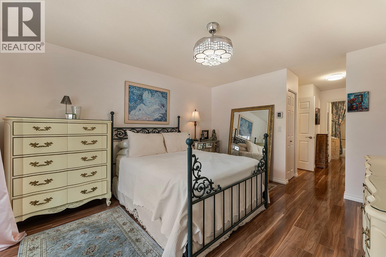 #304 1534 LAWRENCE Avenue - 5