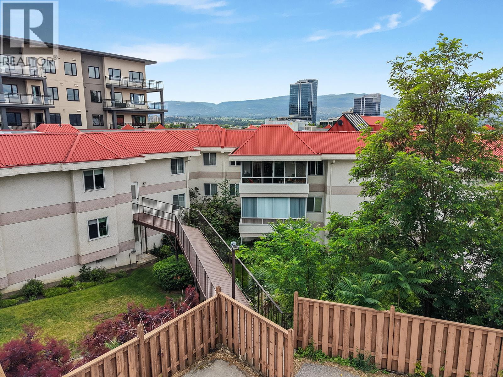 #304 1534 LAWRENCE Avenue - 34