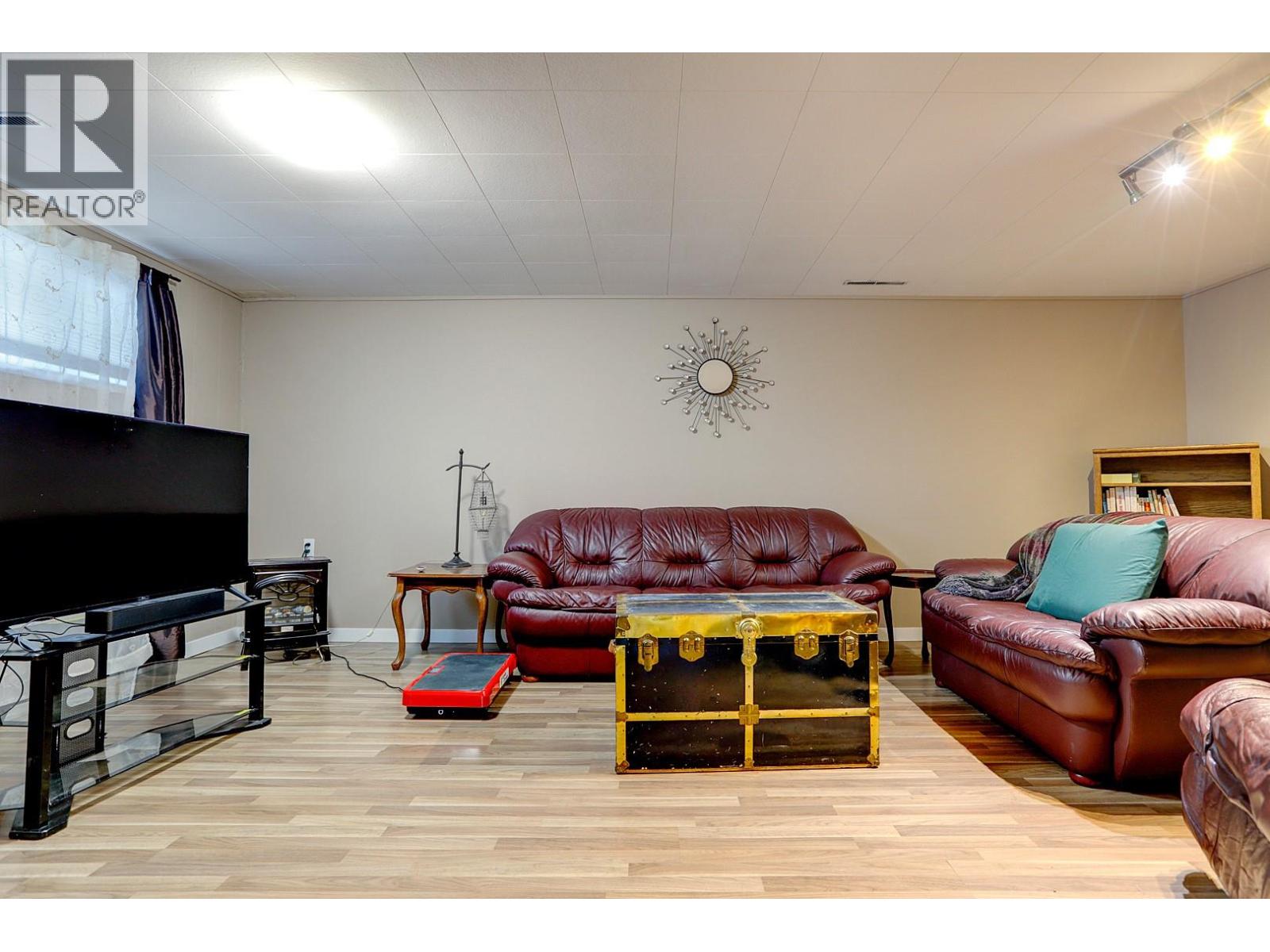 2400 44 Avenue - 36