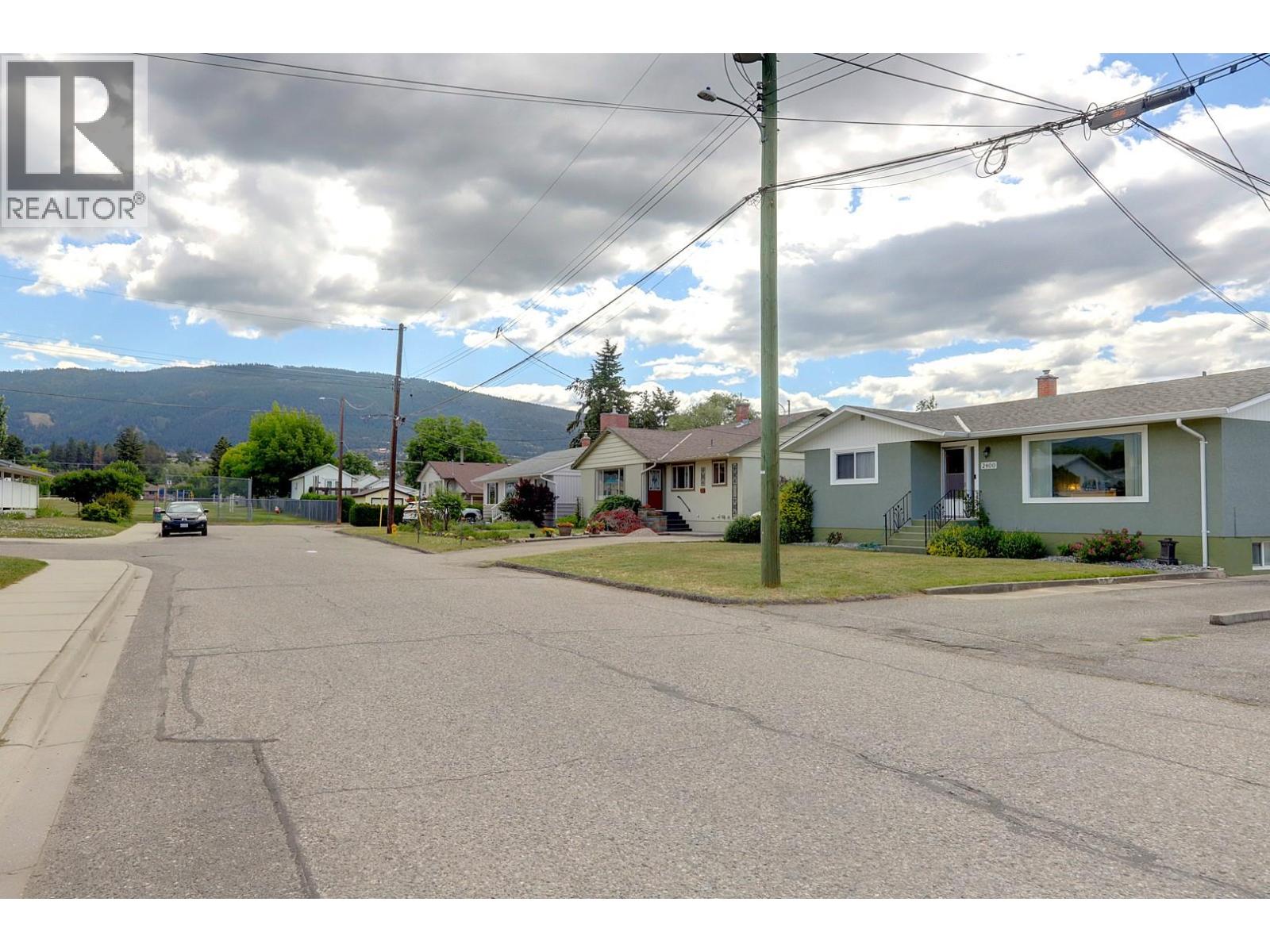 2400 44 Avenue - 4