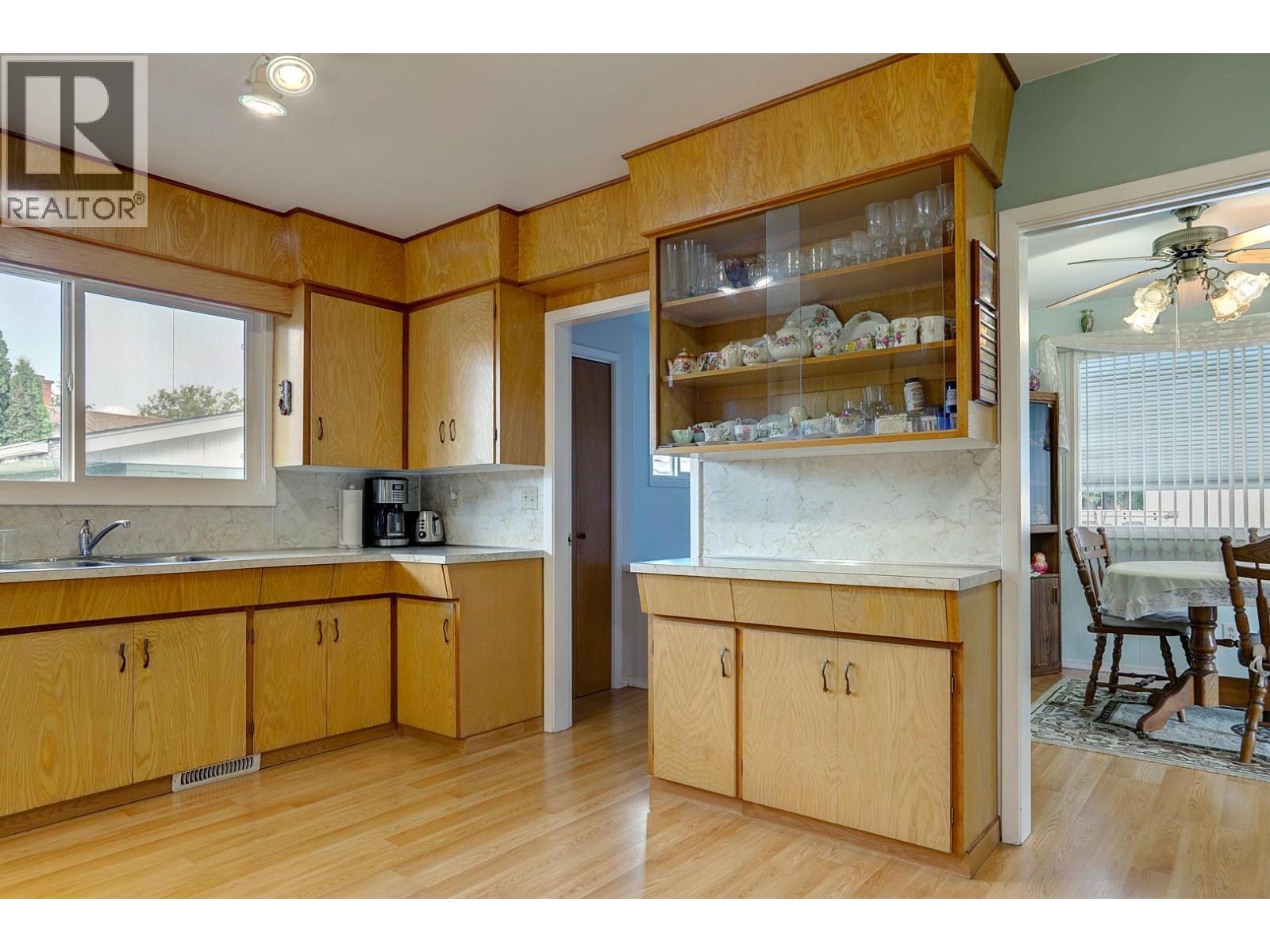 2400 44 Avenue - 16