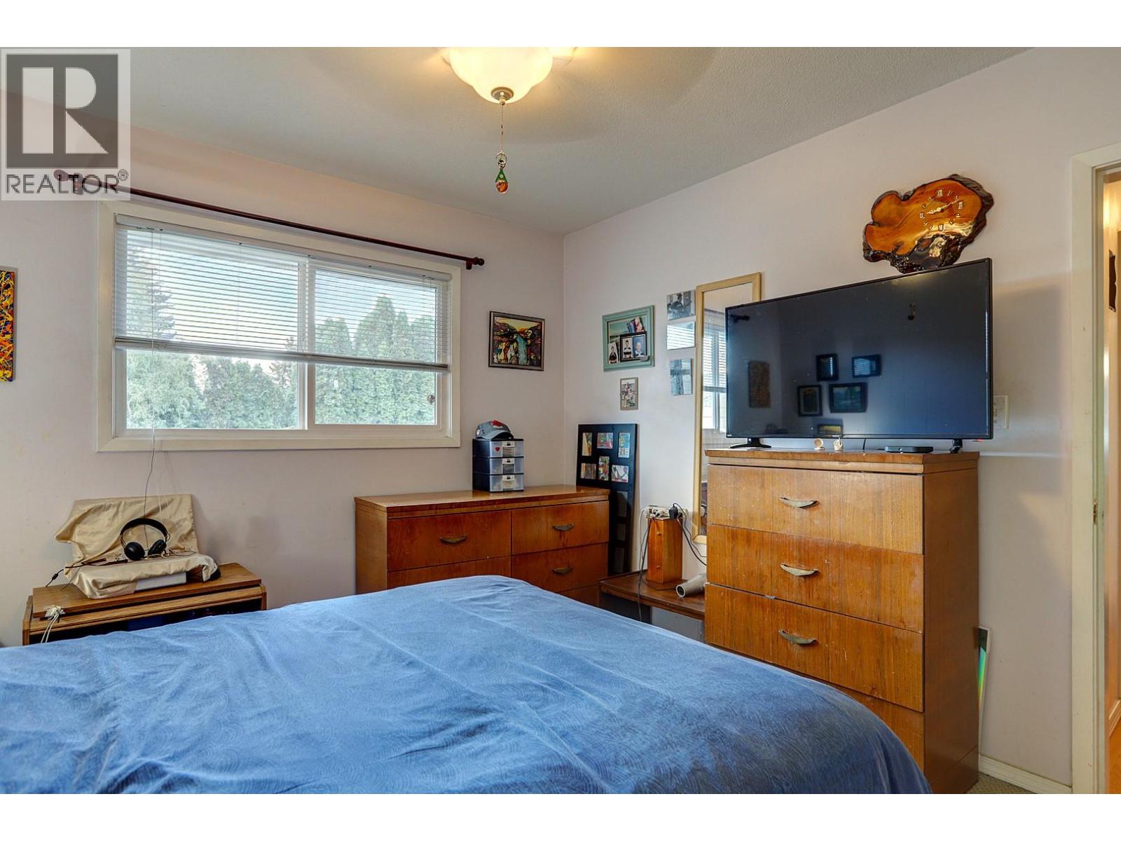 2400 44 Avenue - 30