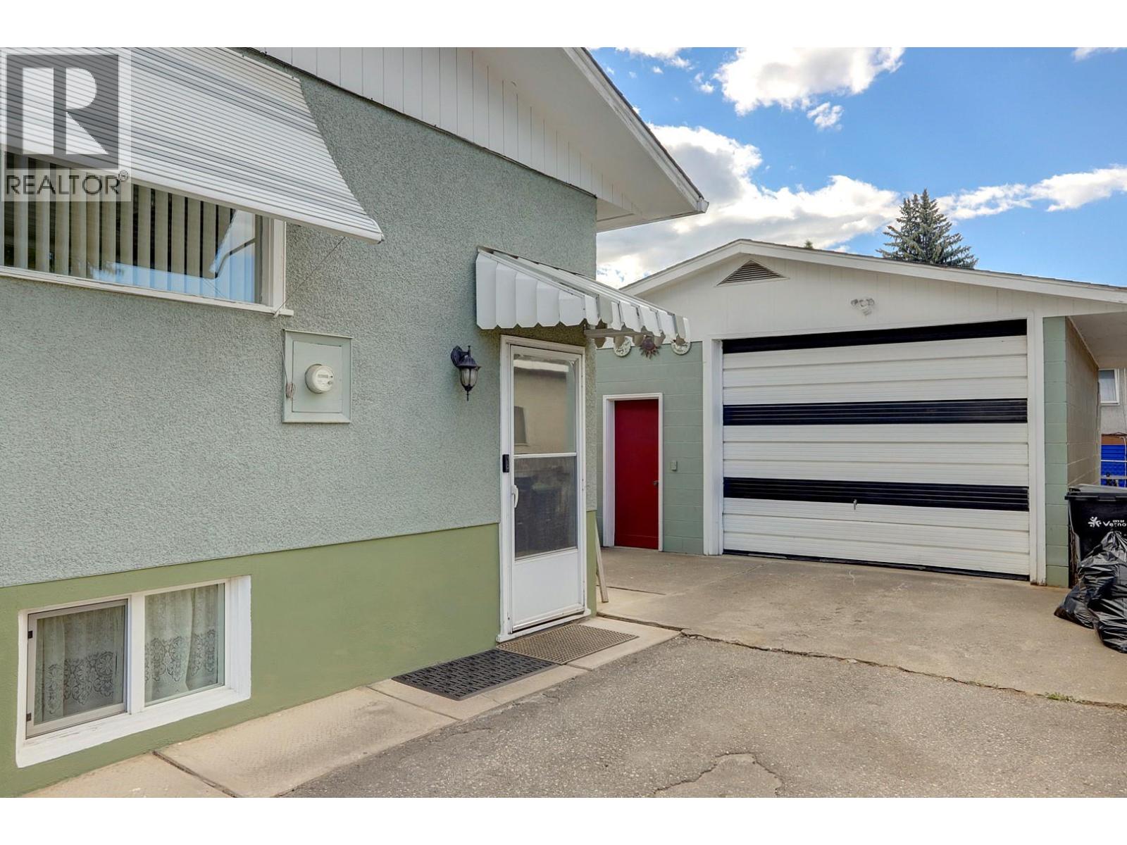 2400 44 Avenue - 50