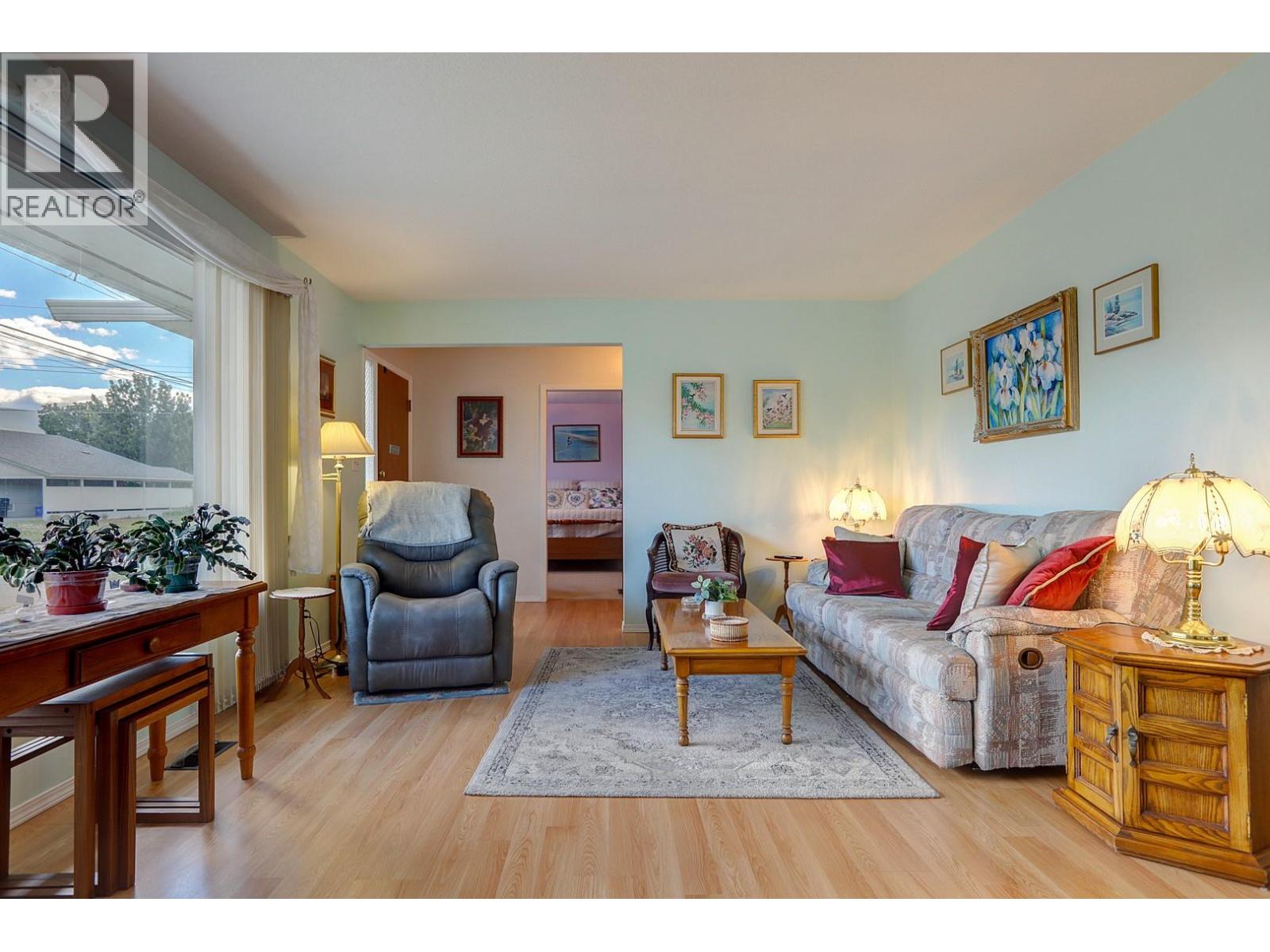 2400 44 Avenue - 10