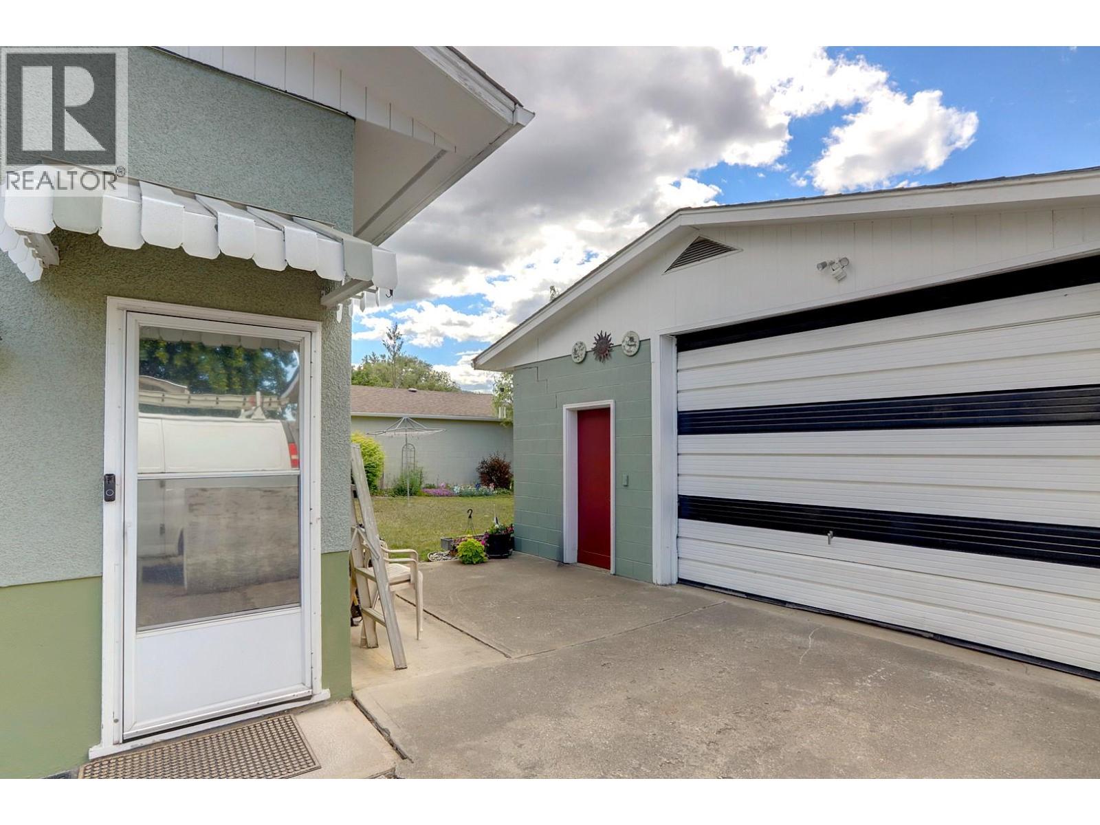 2400 44 Avenue - 51