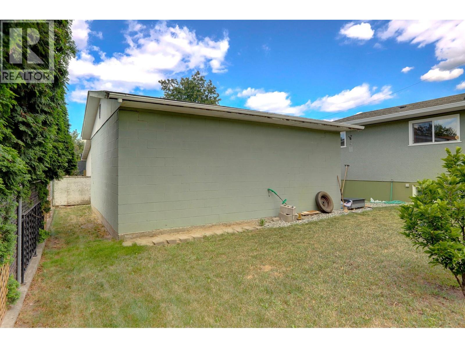 2400 44 Avenue - 56