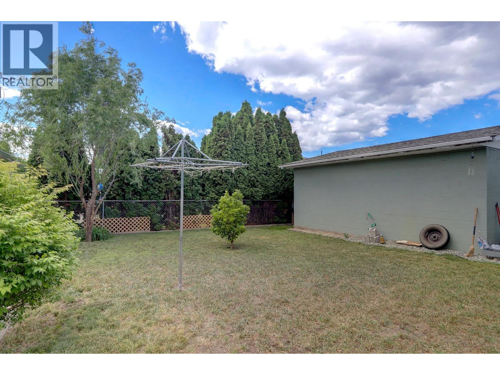 2400 44 Avenue - 55