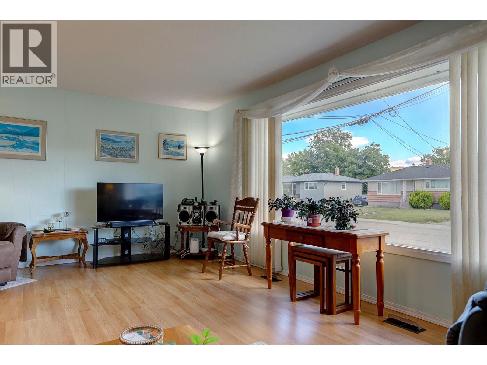 2400 44 Avenue - 8