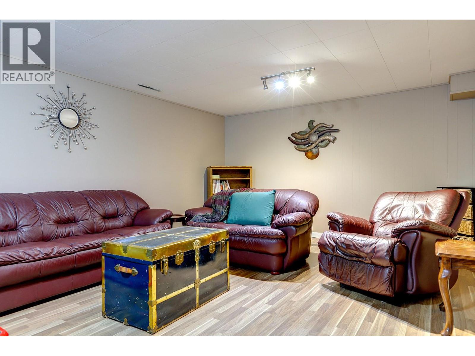 2400 44 Avenue - 37