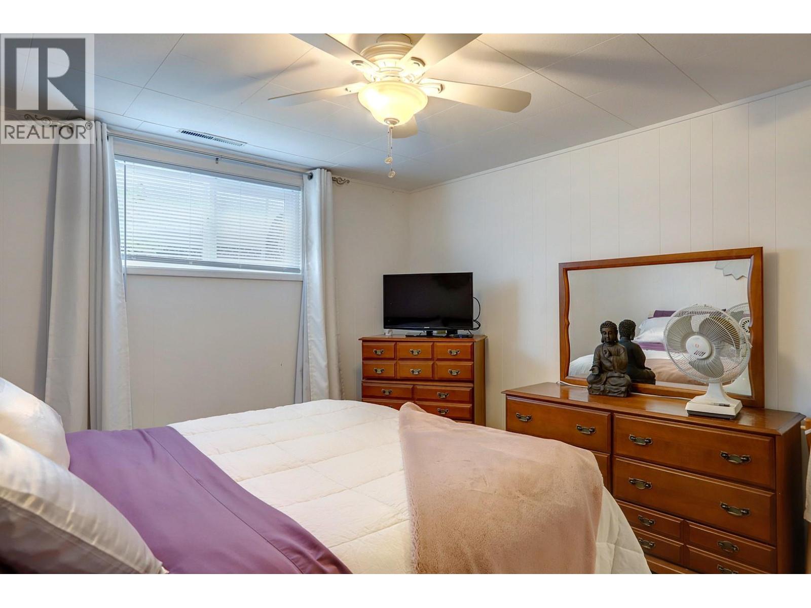 2400 44 Avenue - 47