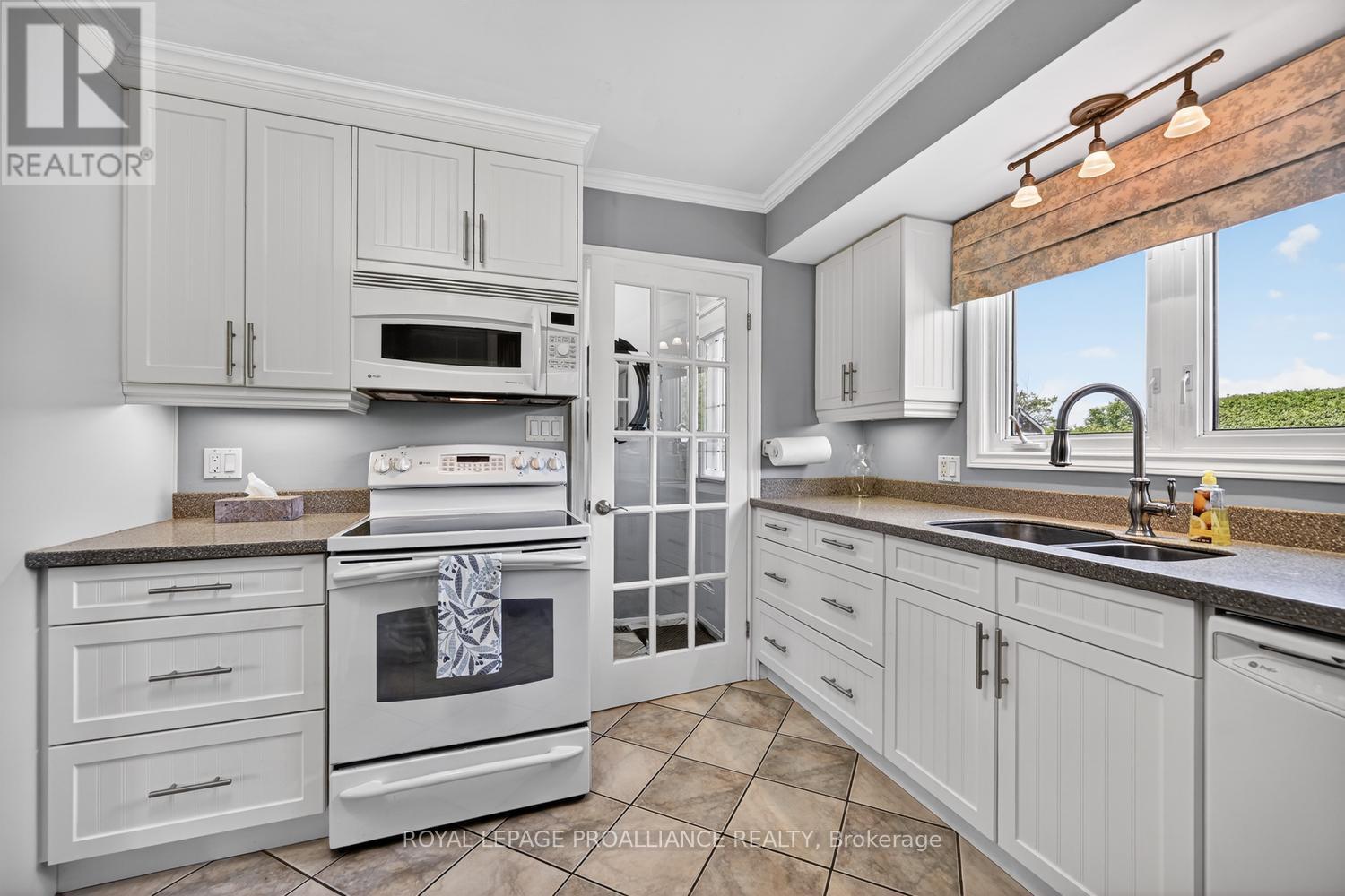 733 STEWART BOULEVARD - 8