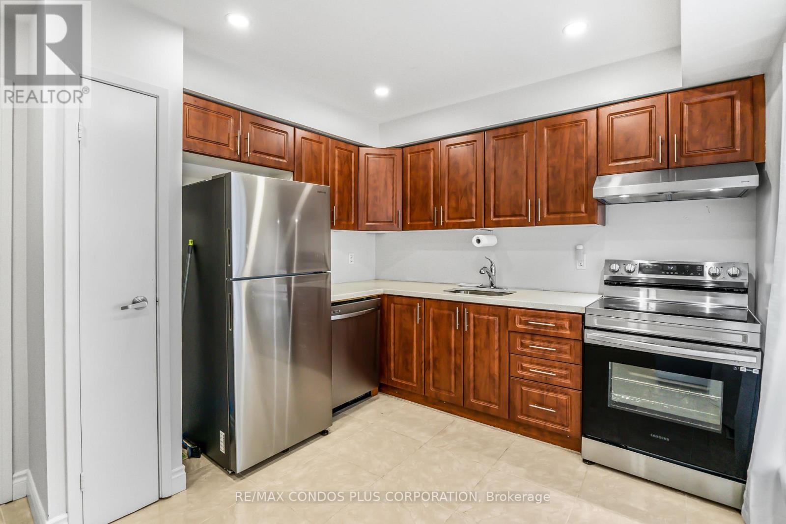 #39 222 PEARSON STREET - 5