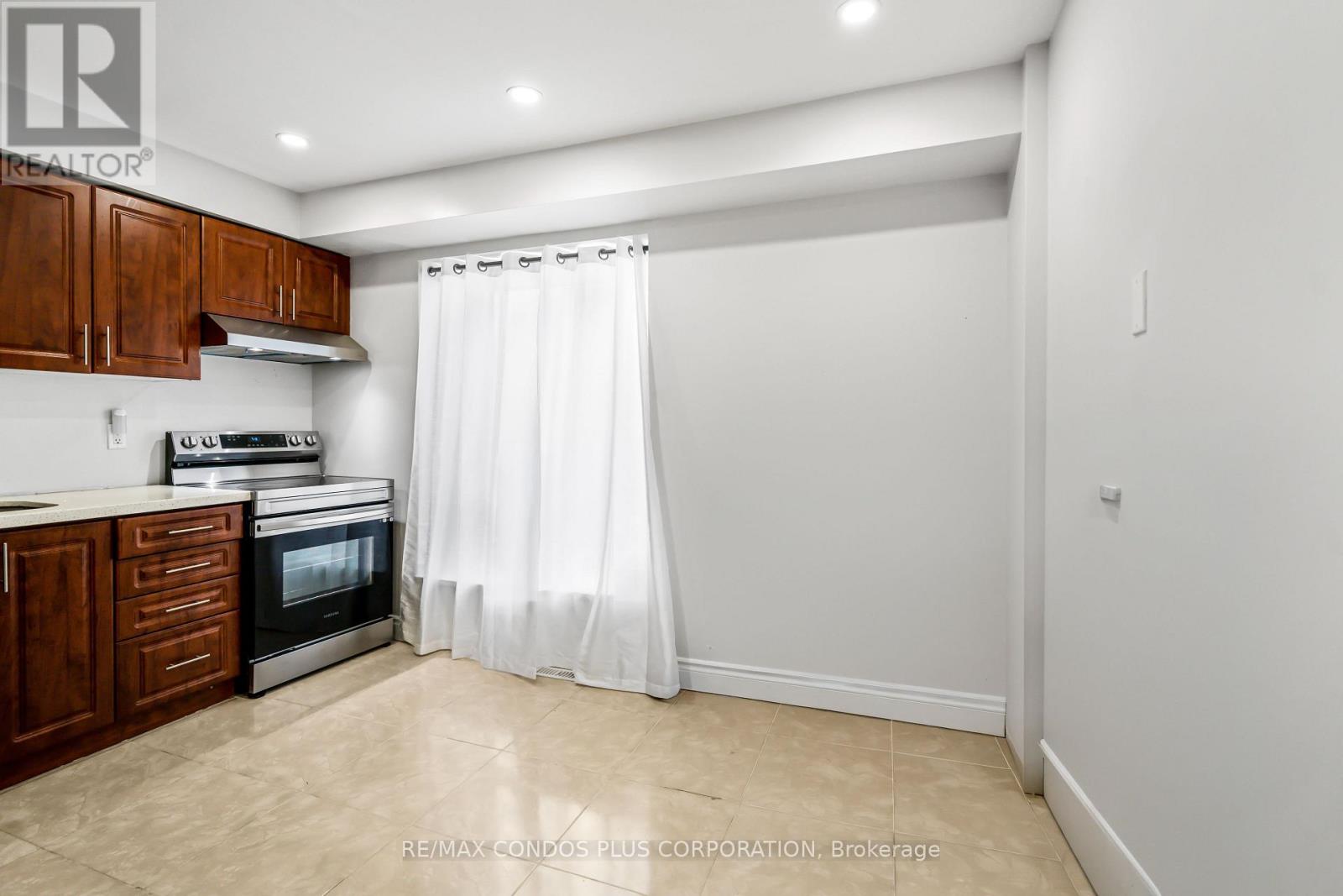 #39 222 PEARSON STREET - 7