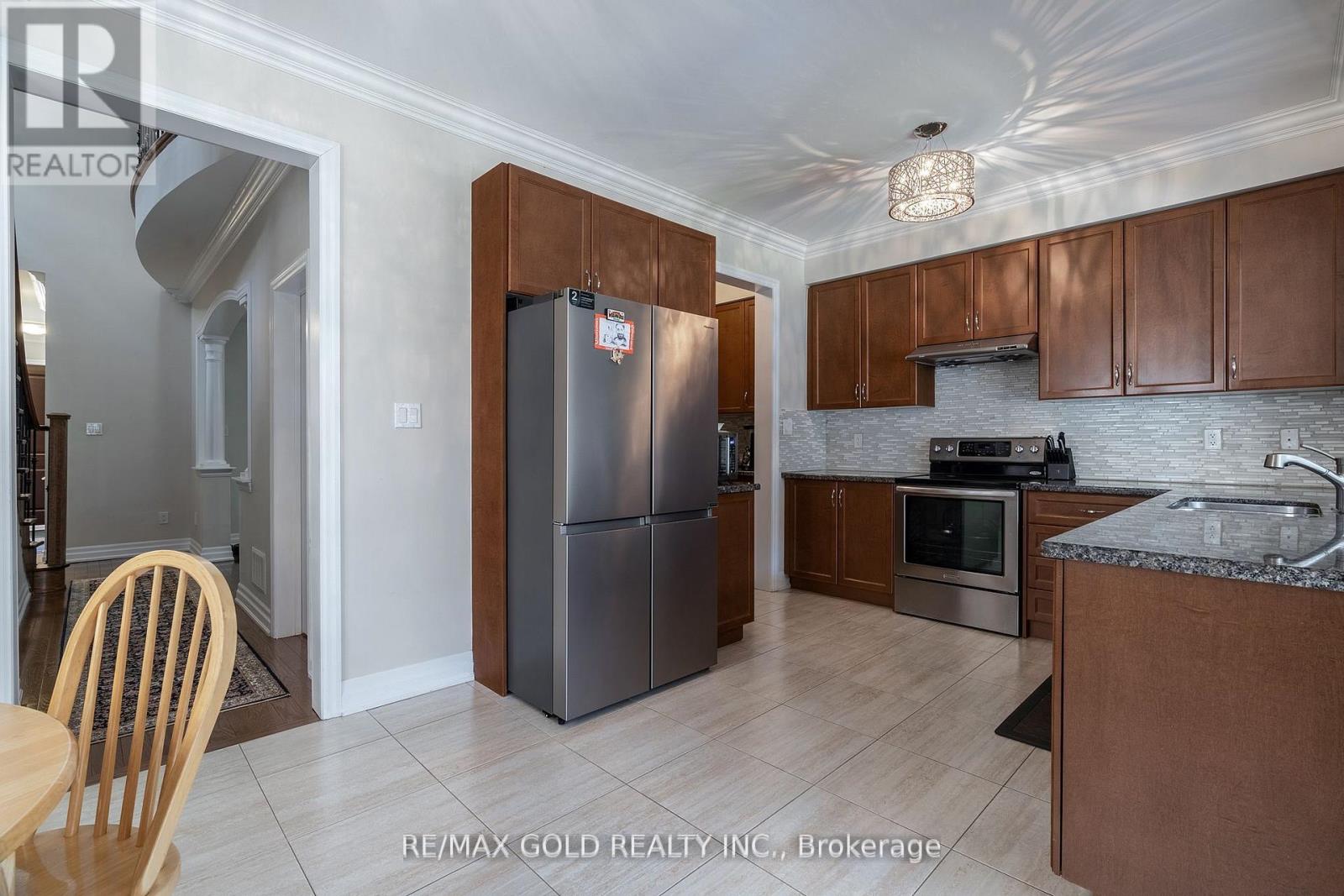 54 ROBERT BERRY CRESCENT - 13