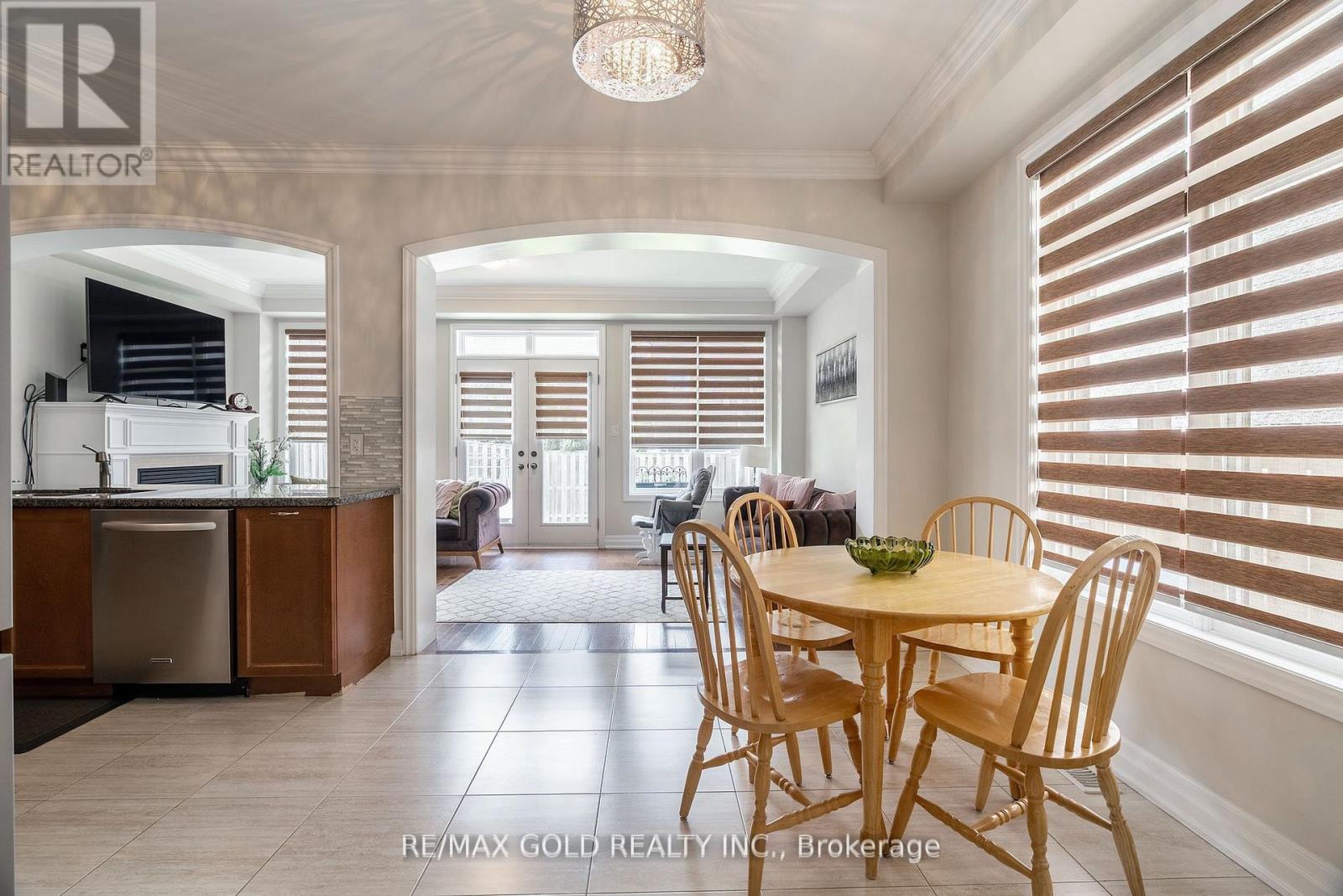 54 ROBERT BERRY CRESCENT - 14