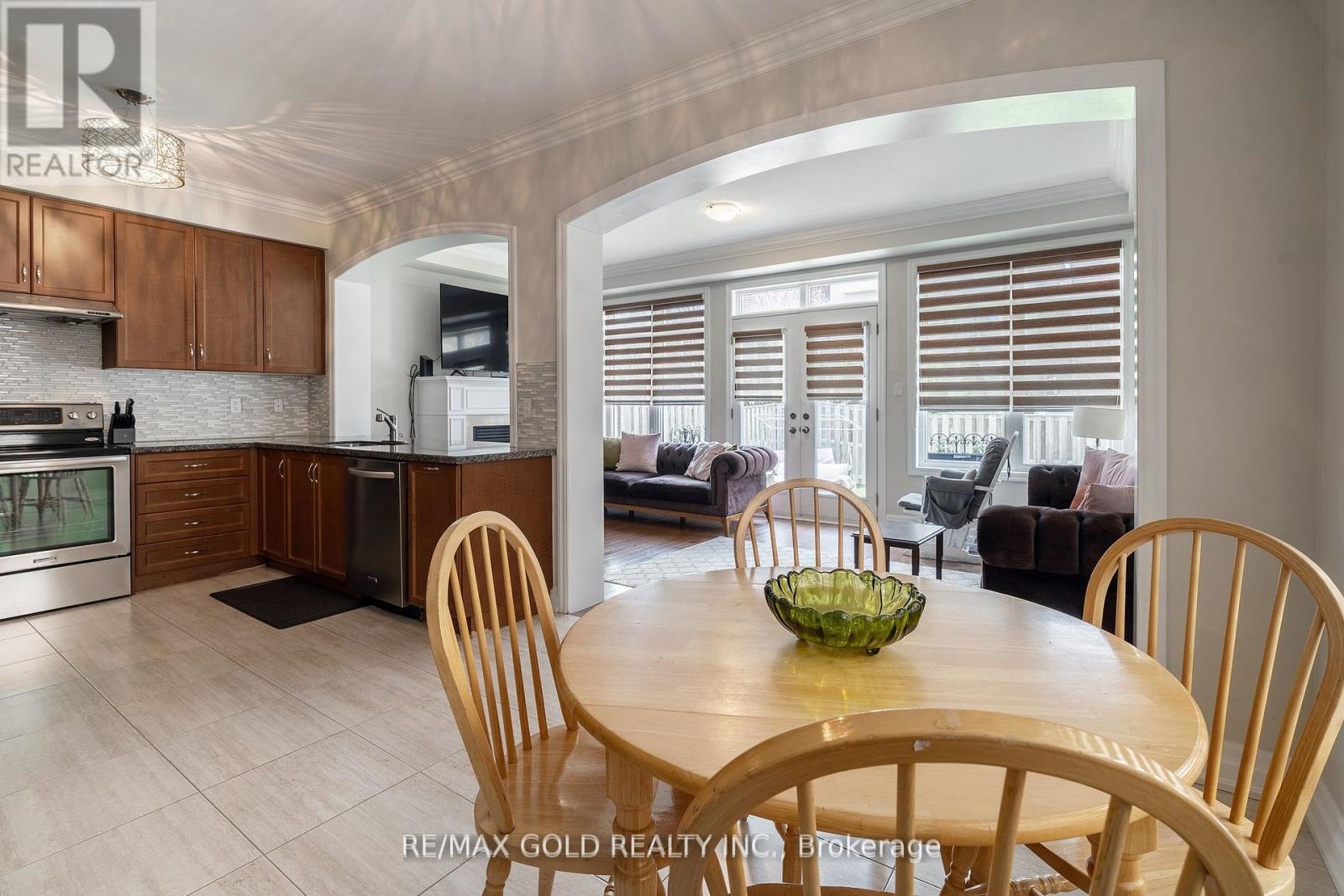 54 ROBERT BERRY CRESCENT - 15