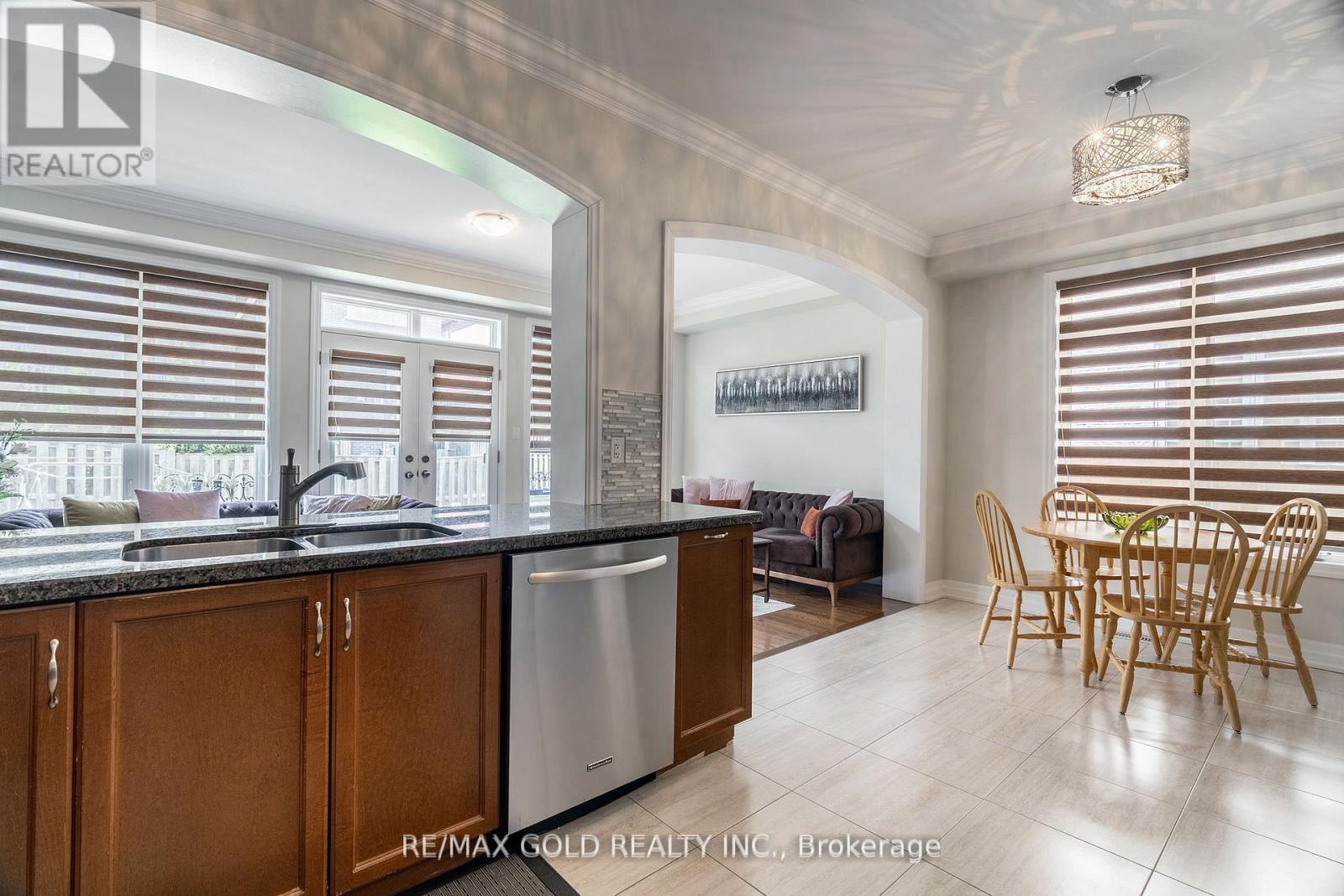 54 ROBERT BERRY CRESCENT - 16