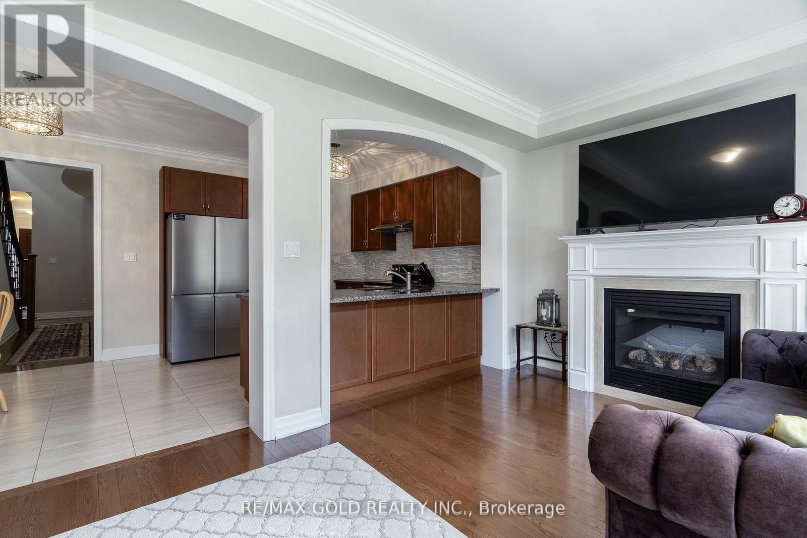 54 ROBERT BERRY CRESCENT - 19